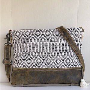 Myra Bag Crossbody